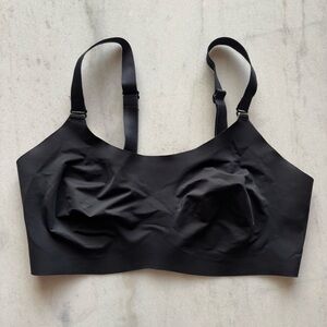 Size 6 KNIX. Wireless reversible black/nude bra